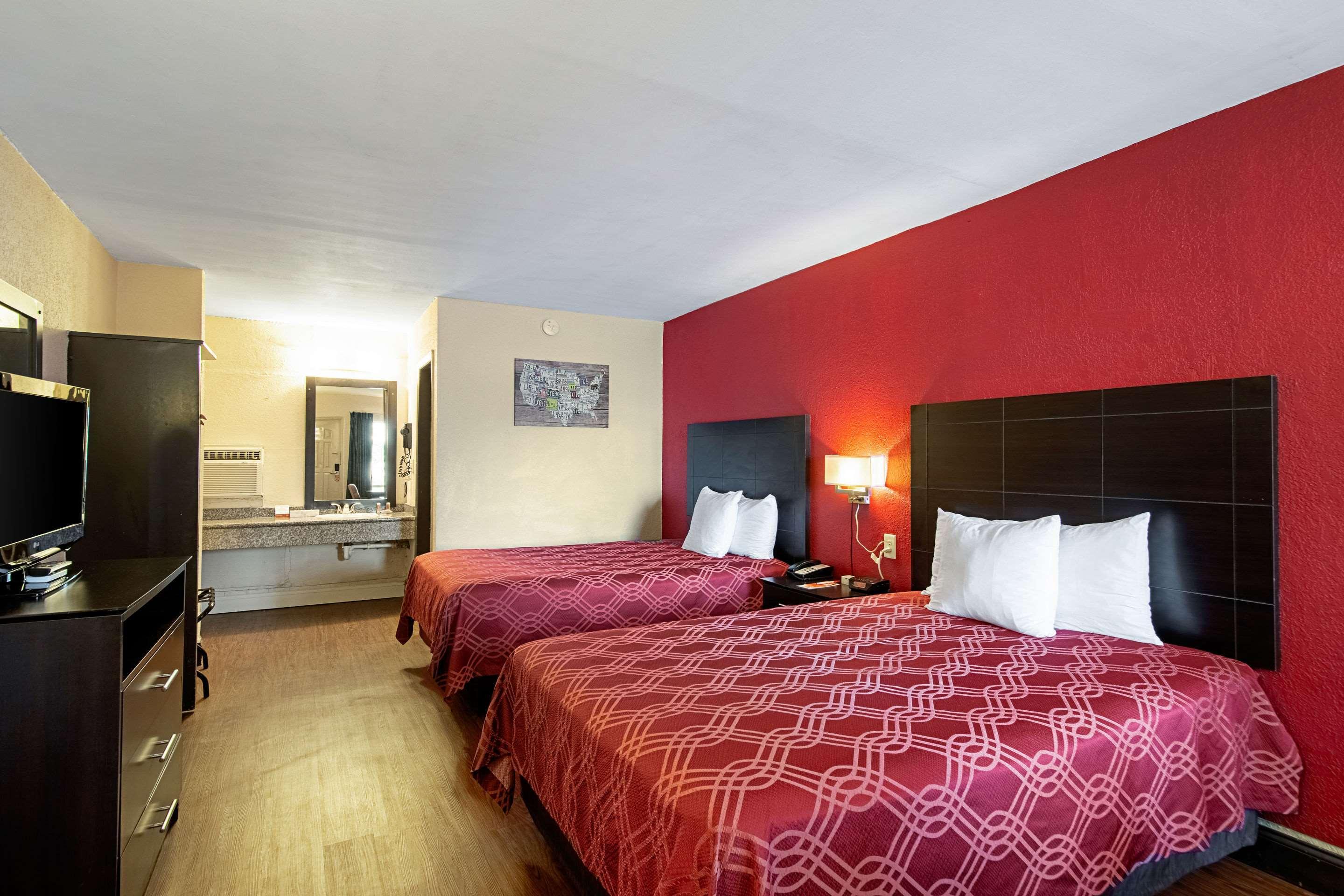 Ramada Limited Clearwater Hotel And Suites Экстерьер фото
