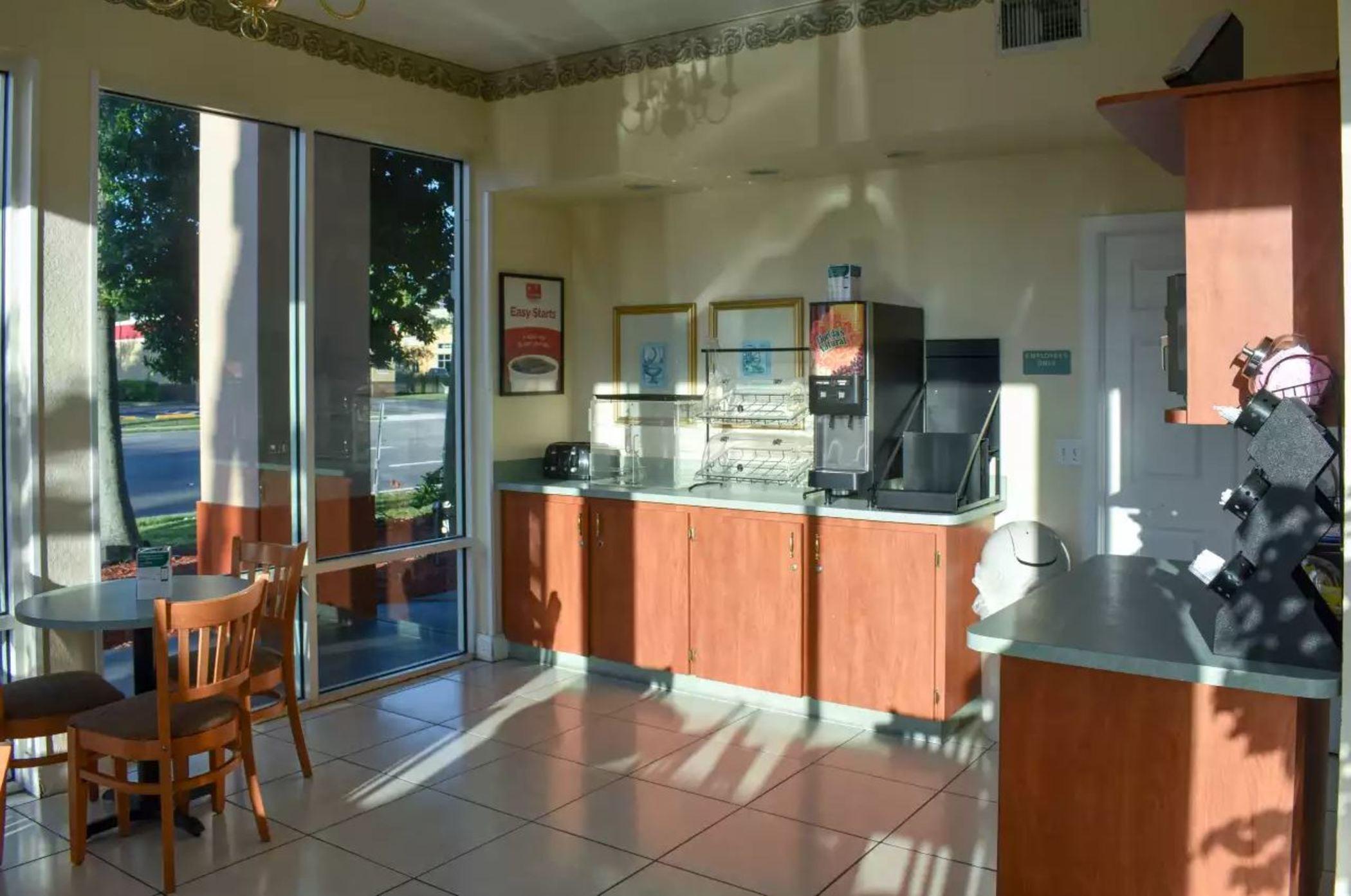 Ramada Limited Clearwater Hotel And Suites Экстерьер фото