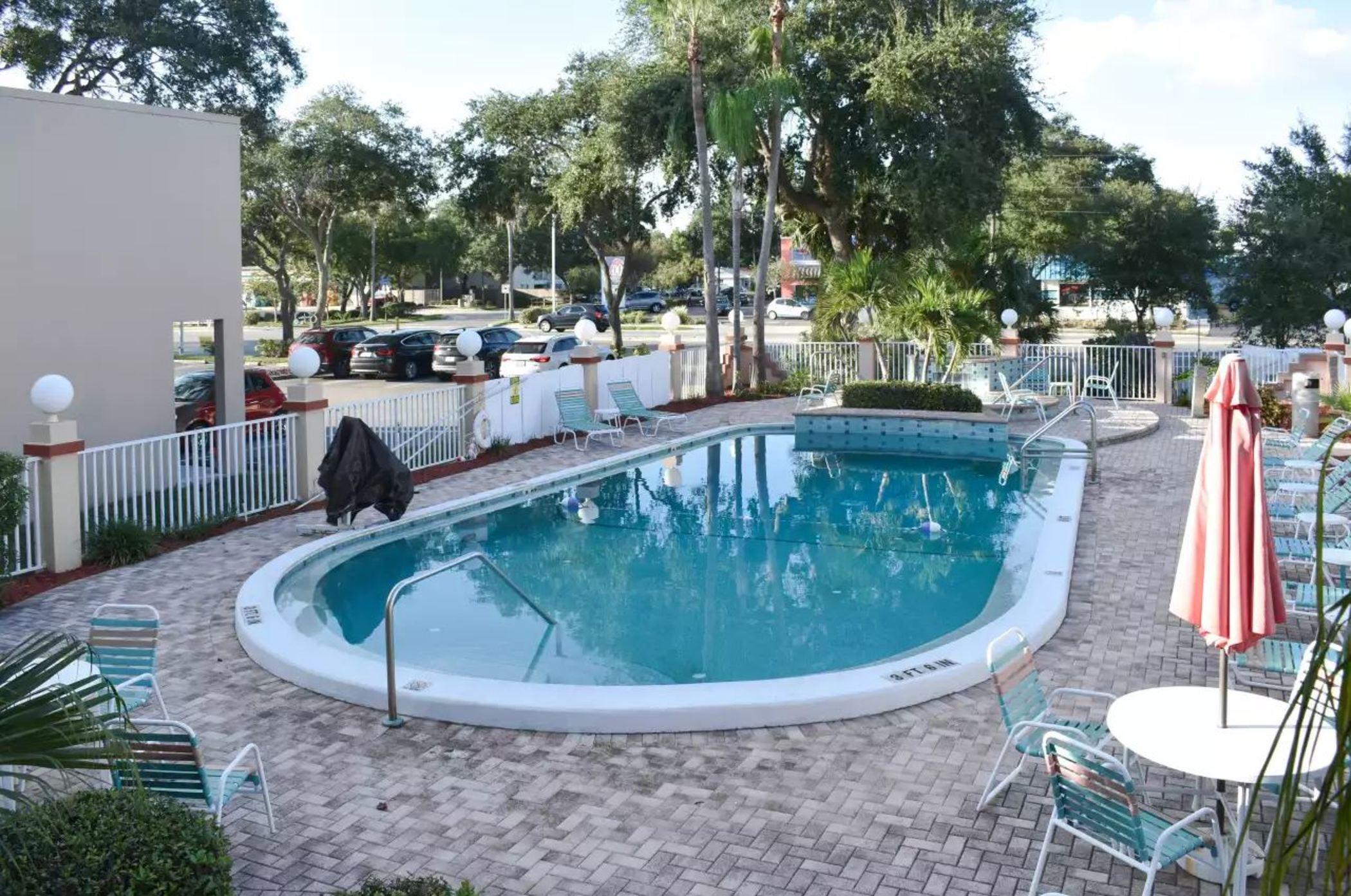 Ramada Limited Clearwater Hotel And Suites Экстерьер фото