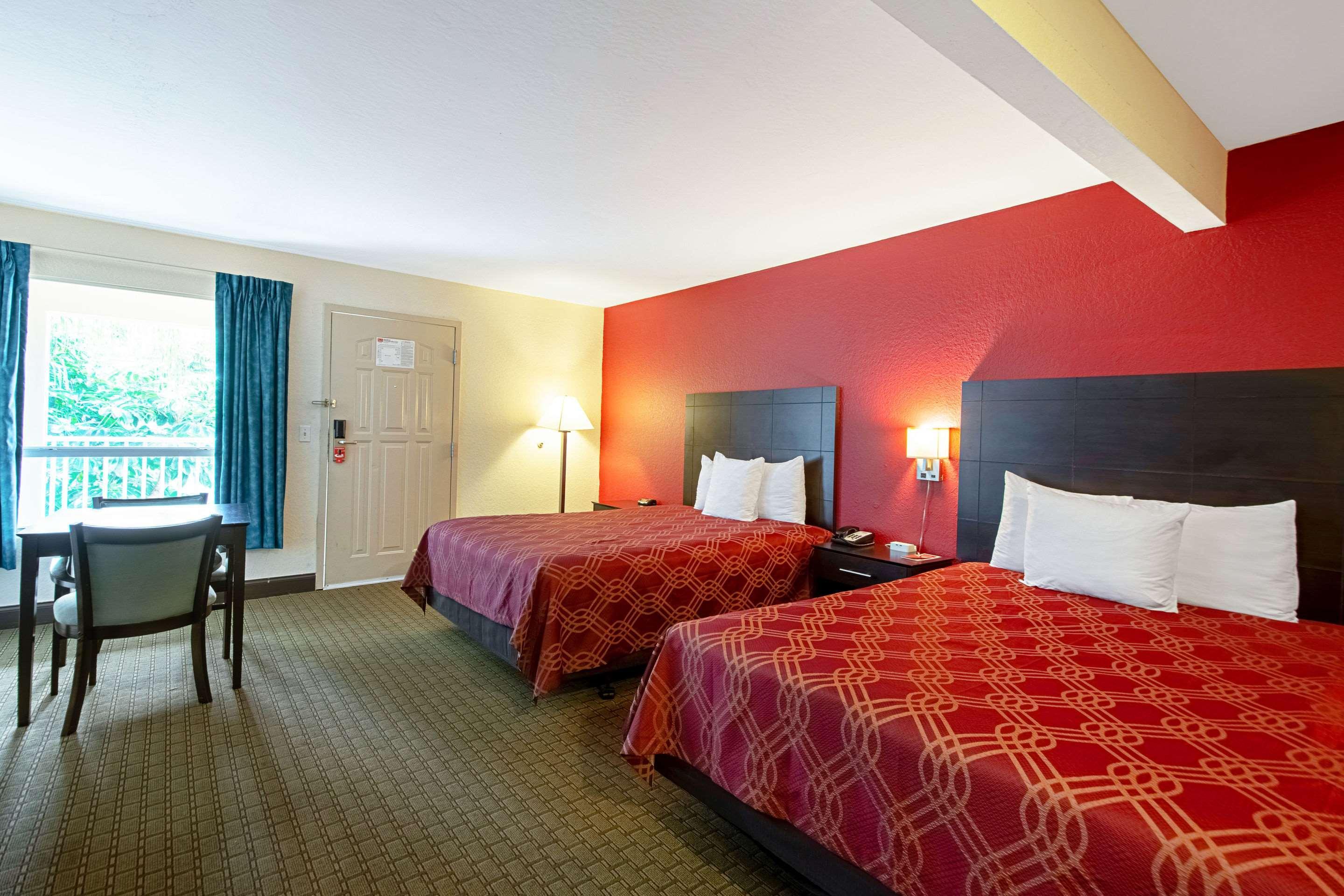 Ramada Limited Clearwater Hotel And Suites Экстерьер фото
