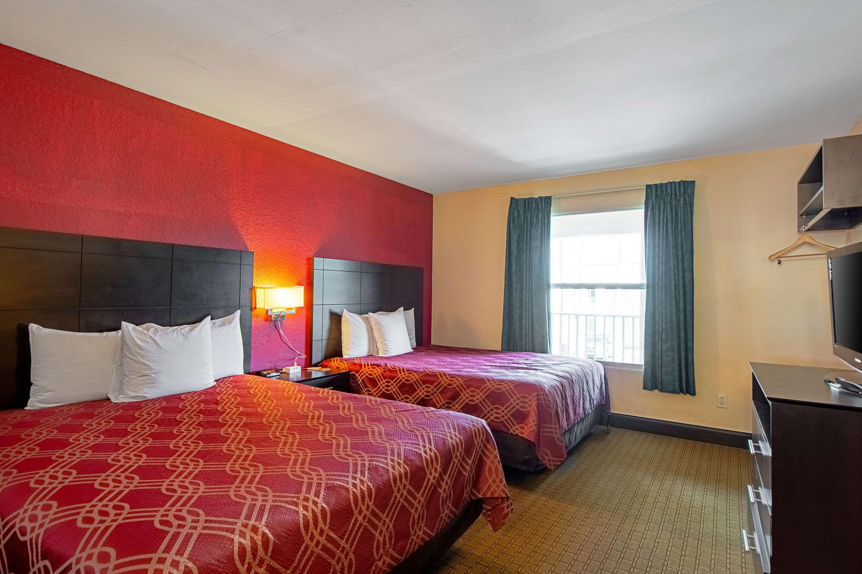 Ramada Limited Clearwater Hotel And Suites Экстерьер фото