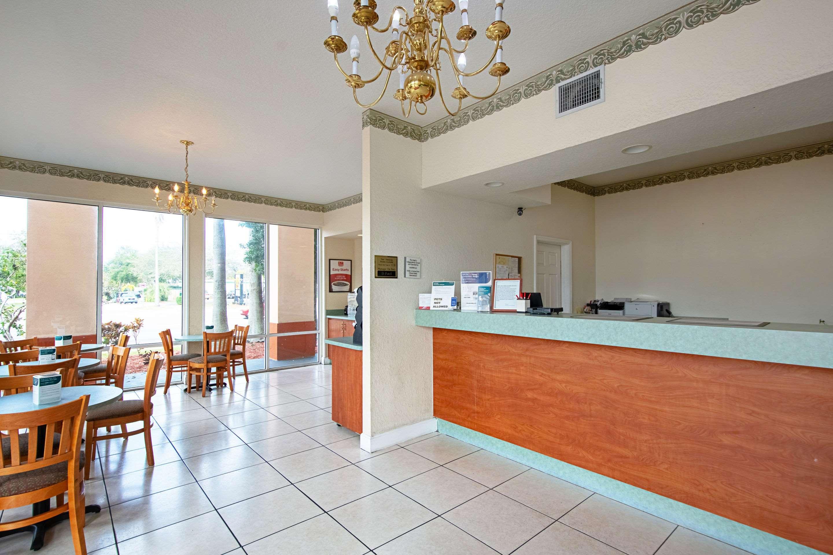 Ramada Limited Clearwater Hotel And Suites Экстерьер фото