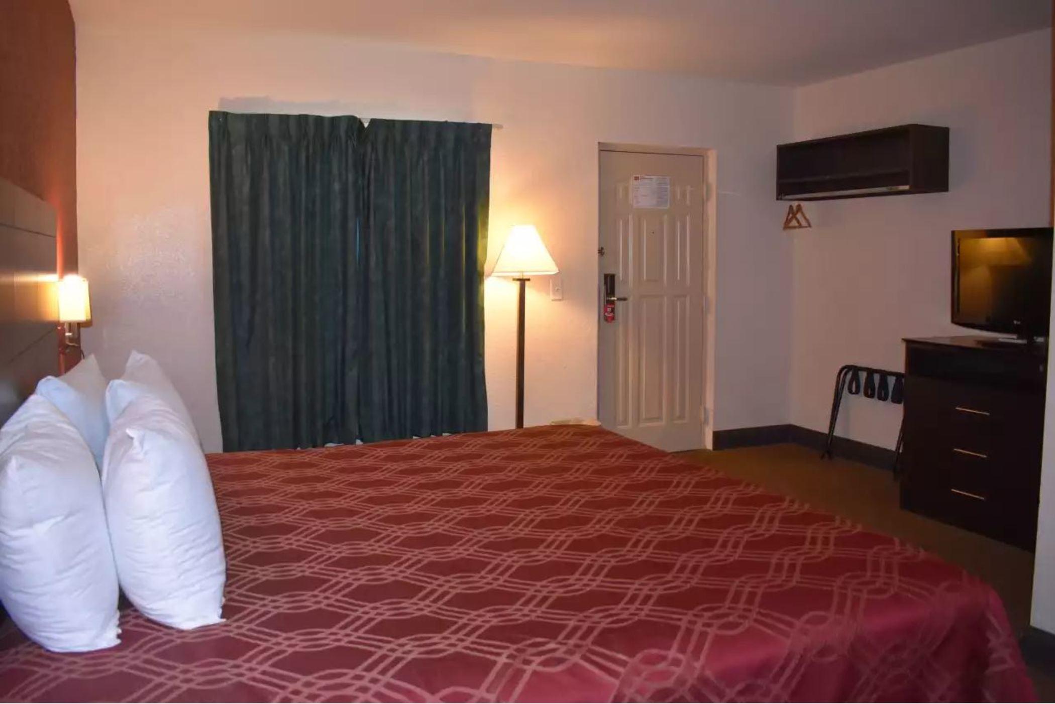 Ramada Limited Clearwater Hotel And Suites Экстерьер фото
