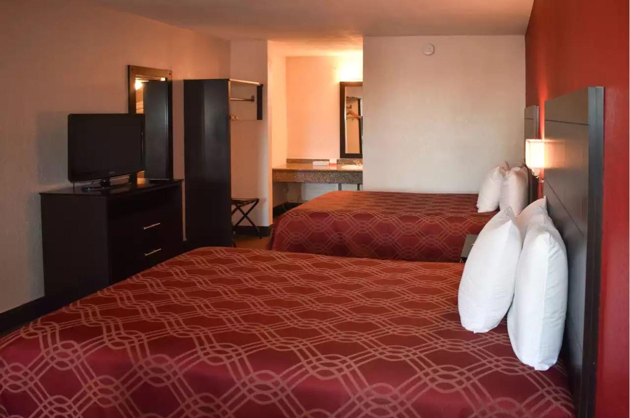 Ramada Limited Clearwater Hotel And Suites Экстерьер фото