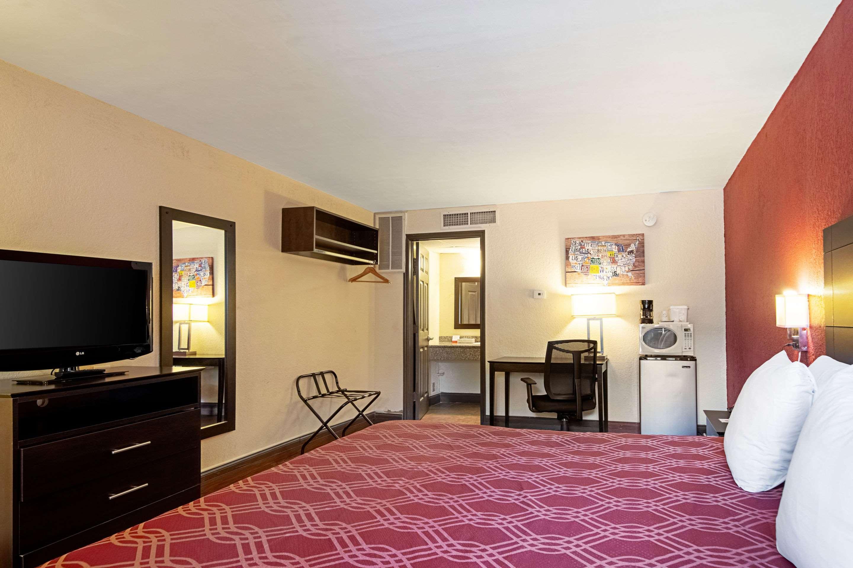 Ramada Limited Clearwater Hotel And Suites Экстерьер фото