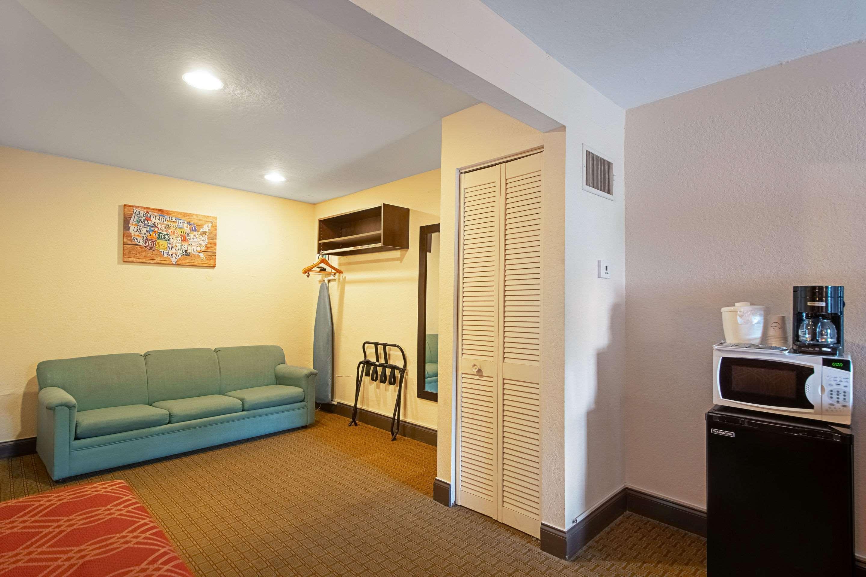 Ramada Limited Clearwater Hotel And Suites Экстерьер фото