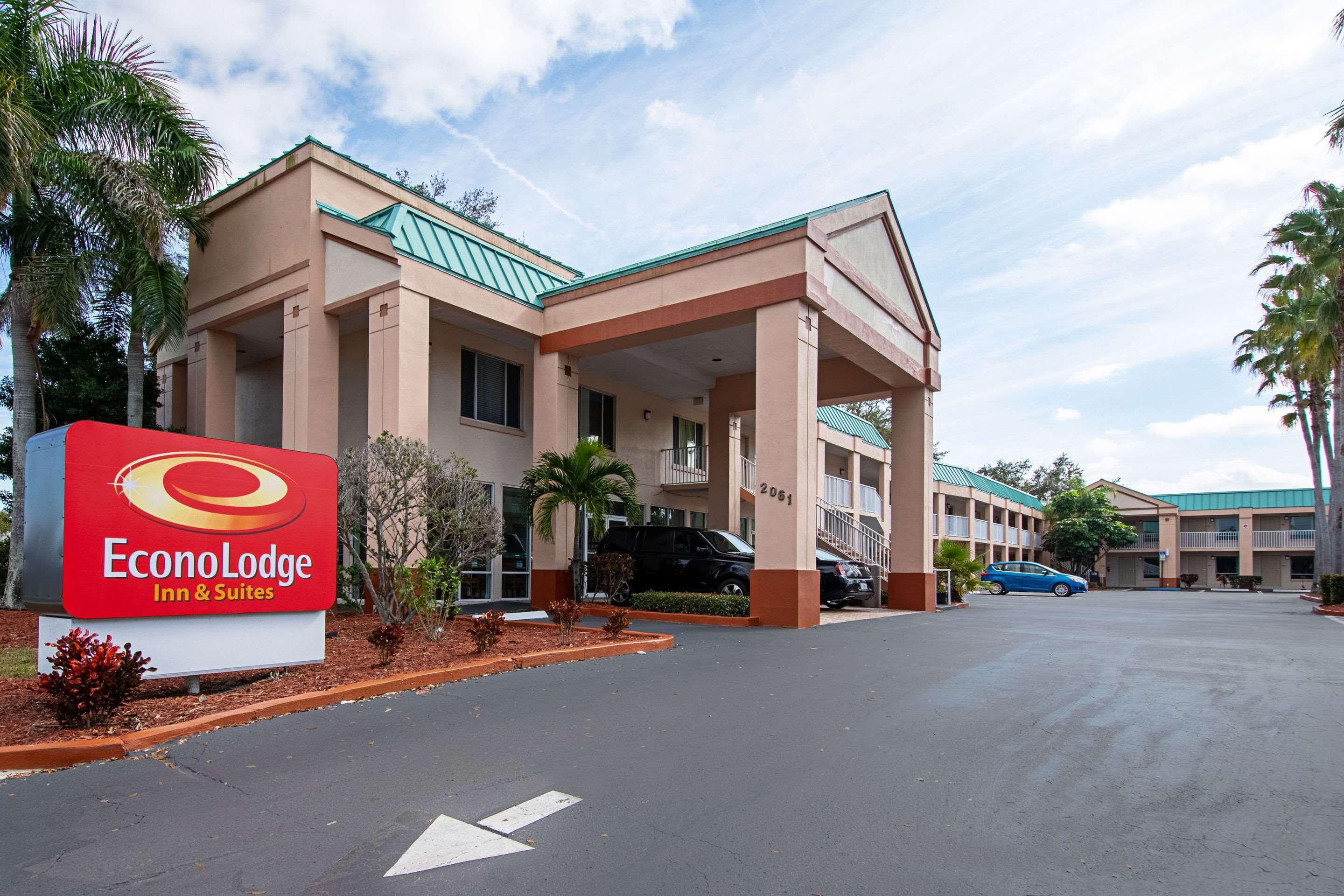 Ramada Limited Clearwater Hotel And Suites Экстерьер фото