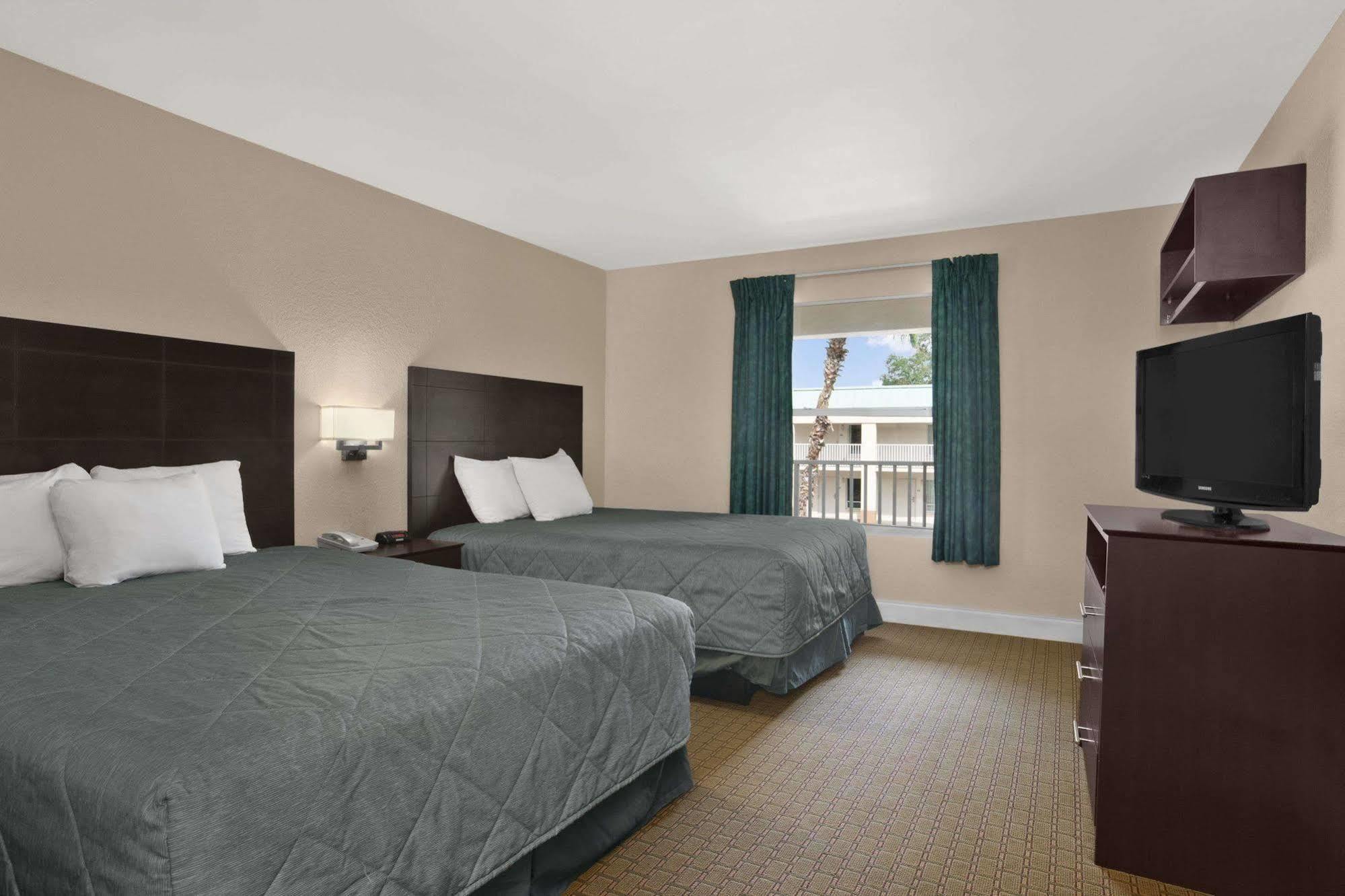 Ramada Limited Clearwater Hotel And Suites Экстерьер фото